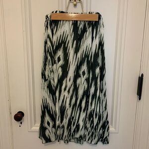 Laura Scott Dark green/white skirt medium
